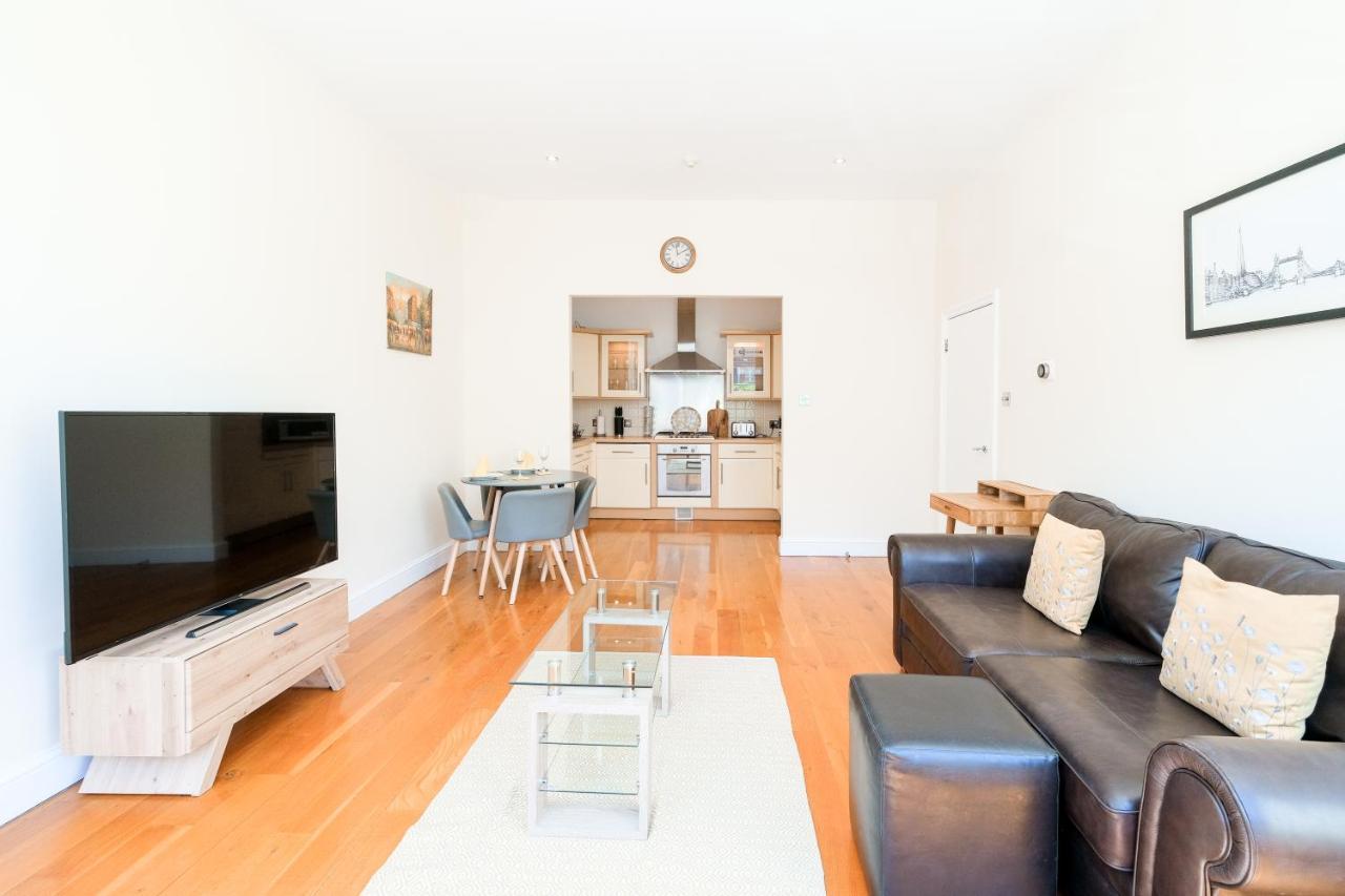 דירות לונדון Lovely 2 Bed Flat In Canal Side Gated Development מראה חיצוני תמונה
