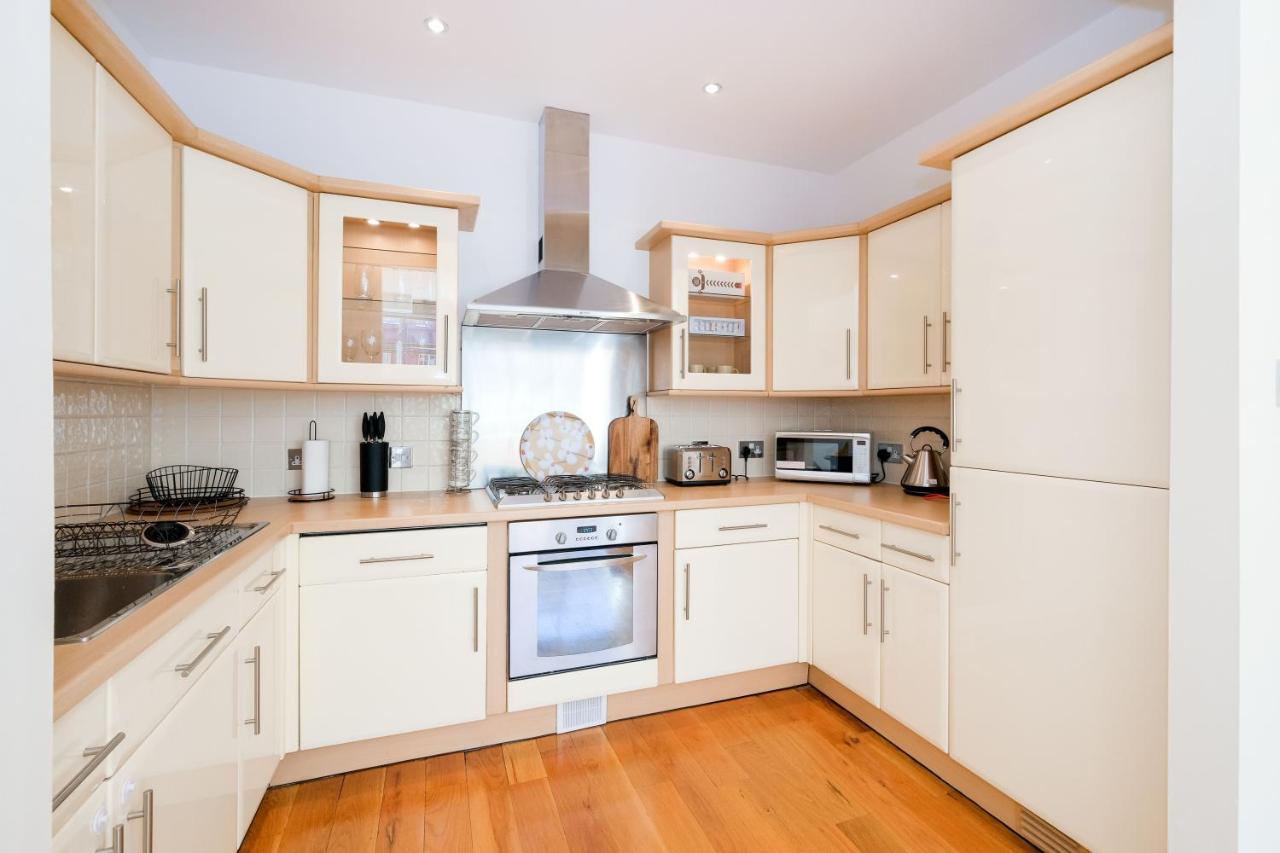 דירות לונדון Lovely 2 Bed Flat In Canal Side Gated Development מראה חיצוני תמונה