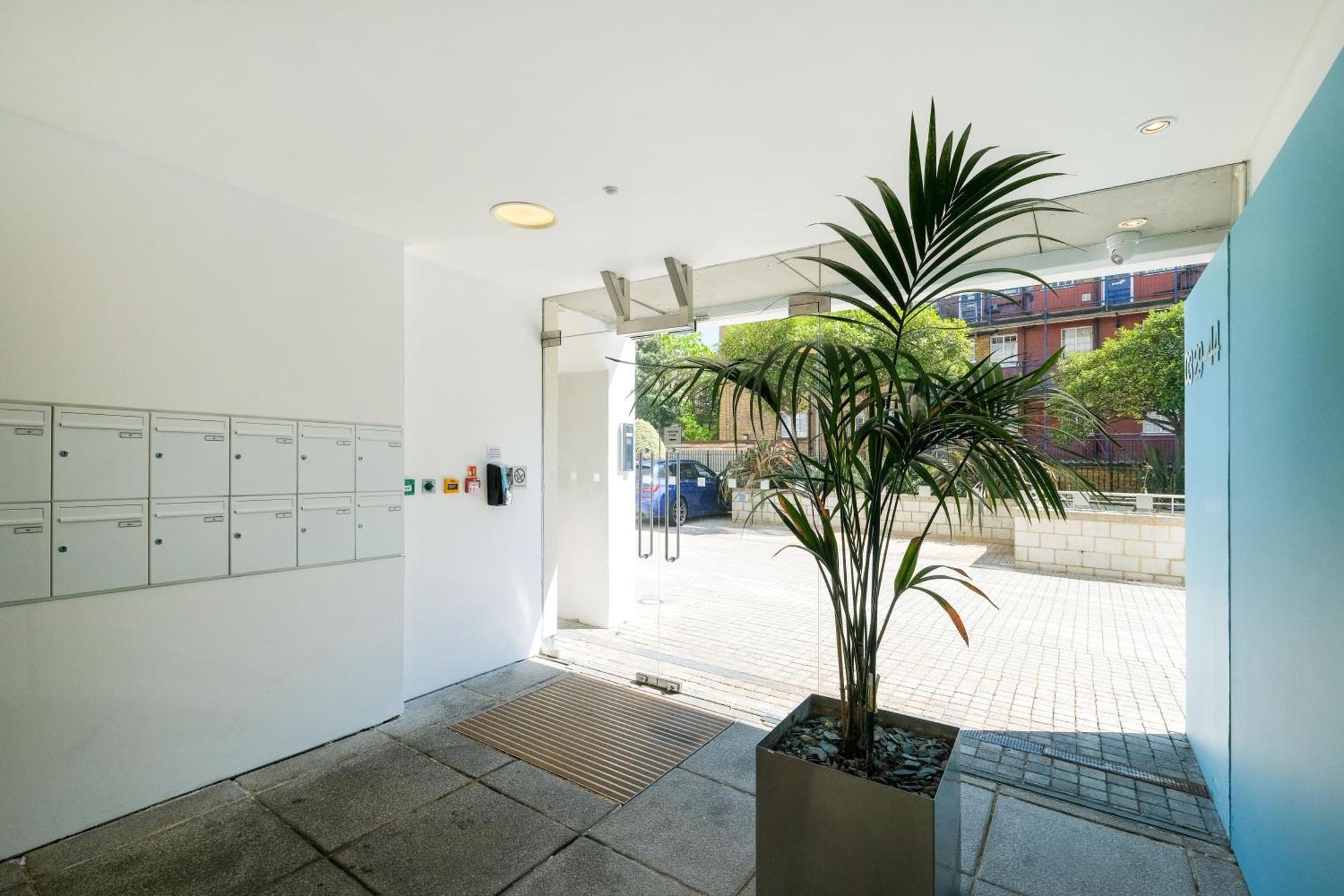 דירות לונדון Lovely 2 Bed Flat In Canal Side Gated Development מראה חיצוני תמונה